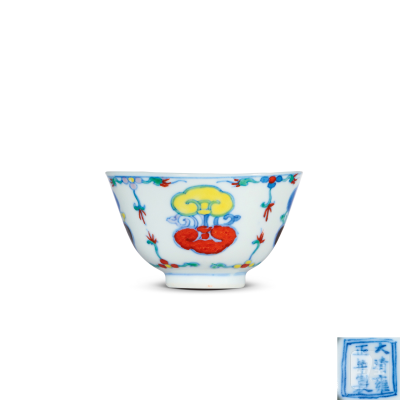 清 斗彩灵芝纹杯